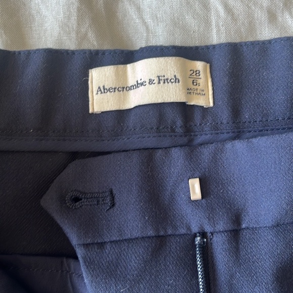 A&F Tailored Relaxed Straight Pants - Short - Picture 2 of 5